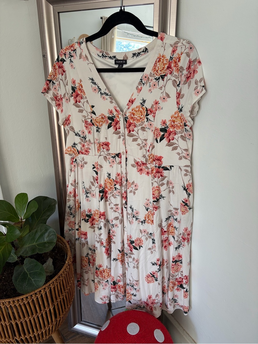 Torrid Women’s 00 Floral Short Sleeve Dress converts to M/L